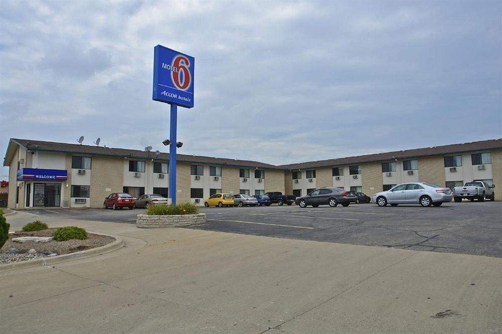 Americas Best Value Inn East Peoria Exterior photo